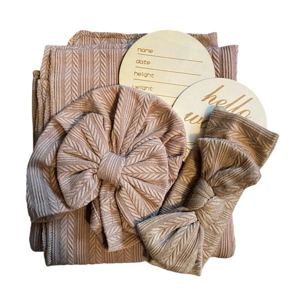 Baby Girl Swaddle with Hat/headband NIB - Picture 3 of 7